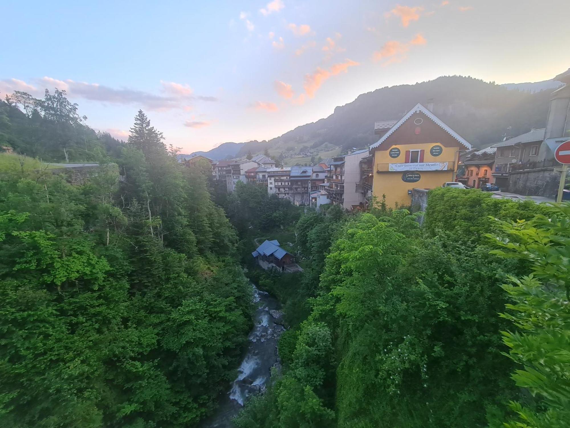 Hotel Le Montblanc 弗吕梅 外观 照片